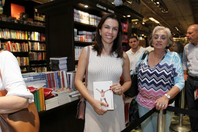 Famosos prestigiam lançamento de livro no Rio de Janeiro