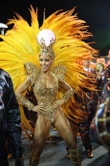 Sabrina Sato brilha em desfile da Gaviões da Fiel no Sambódromo
