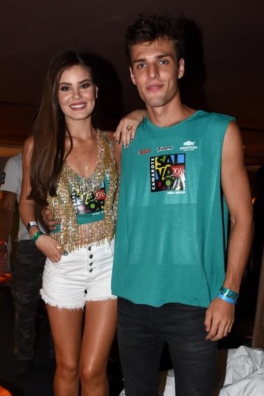 Camila Queiroz e Lucas Cattani