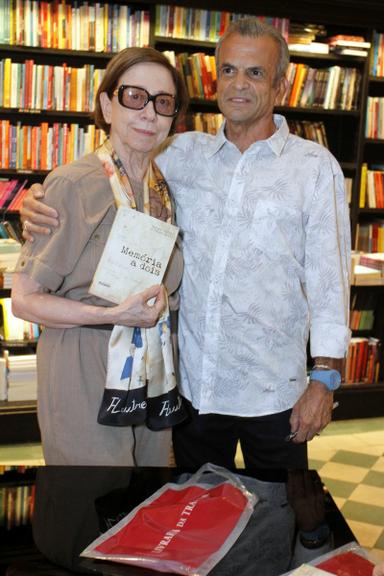 Fernanda Montenegro prestigia lançamento de livro no Rio de Janeiro