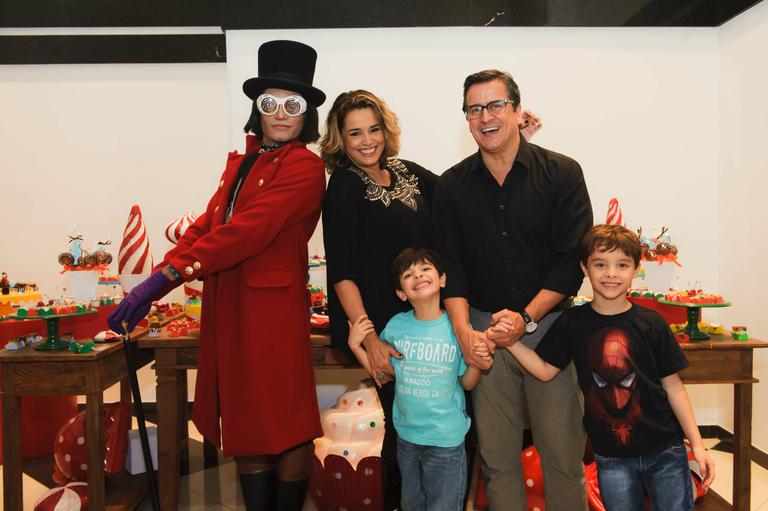 Suzy Rêgo e família prestigiam evento de chocolate em São Paulo