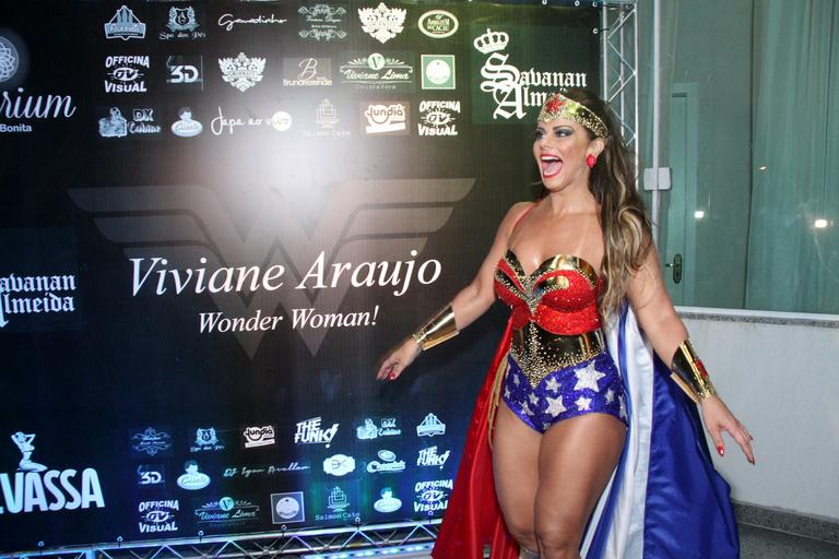 Viviane Araújo celebra os 41 anos