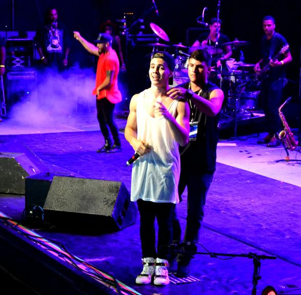 Ludmilla e Biel cantam em show de rádio no Rio de Janeiro