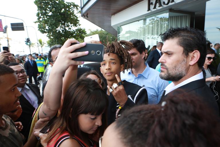Jaden Smith recebe os fãs no Rio de Janeiro