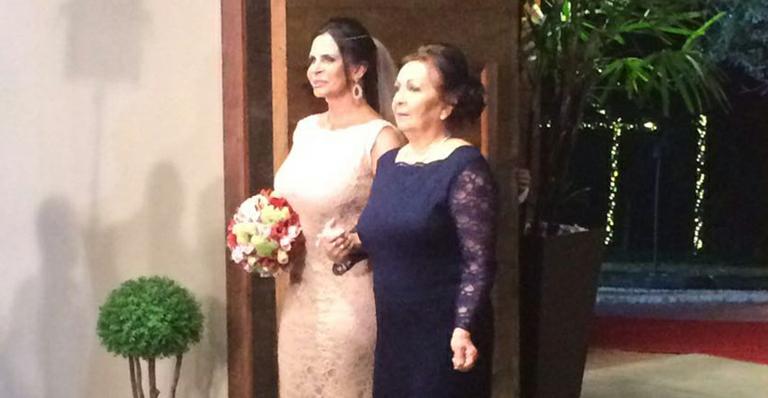 Eliana promove casamento de Gretchen com Carlos Marques