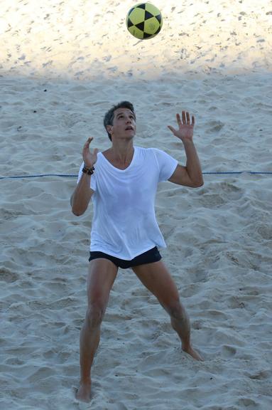 Márcio Garcia curte a tarde em praia no Rio de Janeiro