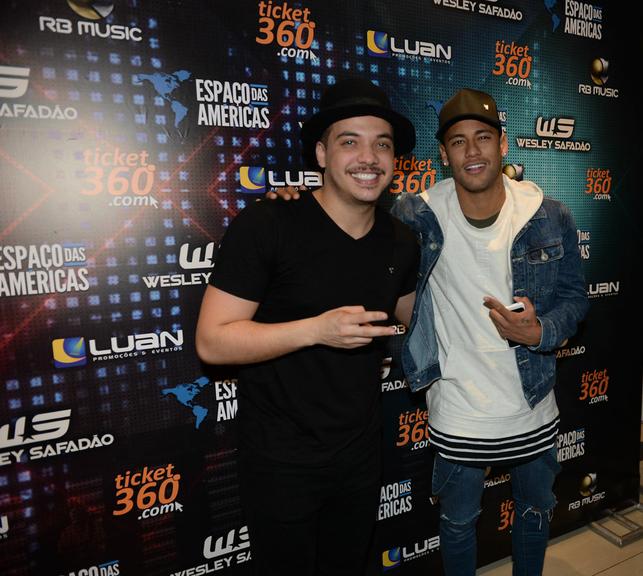 Neymar curte show de Wesley Safadão em São Paulo