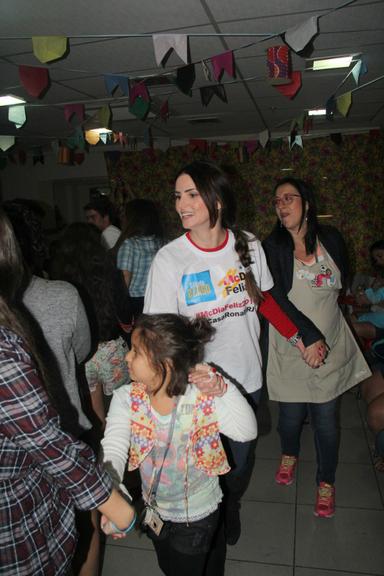 Lisandra Souto, Yasmin Souto, Caio Manhente e Cauet Campos marcam presença na festa julina da Casa Ronald