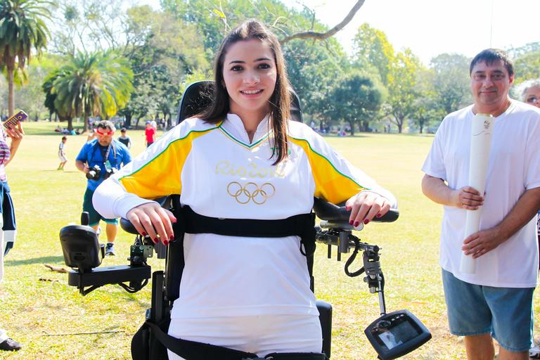 Lais Souza participa do revezamento da tocha olímpica