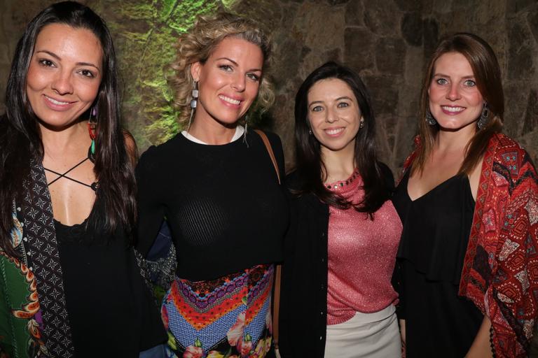 Ana Carolina Gonçalves, Pricila Cunha, Camila Davi e Prisicila Soares