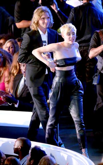 Miley Cyrus e Jesse Helt no VMA 2014