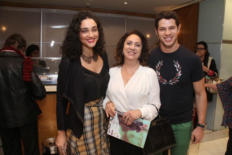 Débora Nascimento, Eliane Giardini e José Loreto