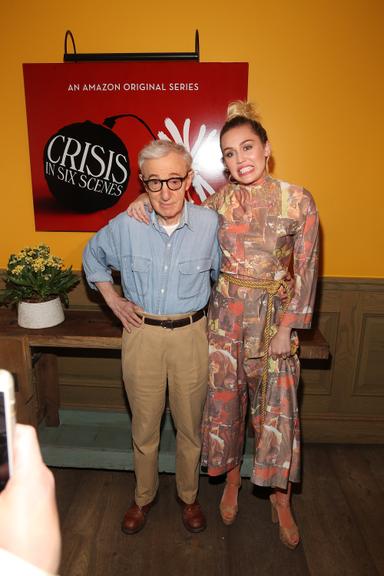 Miley Cyrus vai à estreia da série de Woody Allen