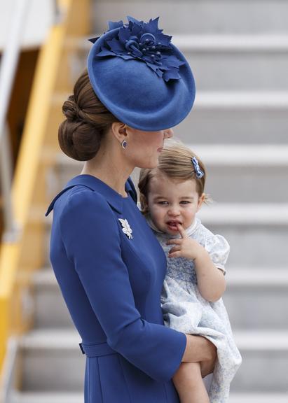 Príncipe George e Charlotte roubam a cena na chegada real ao Canadá