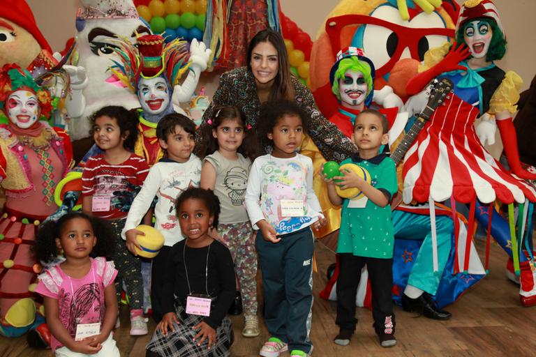 Carol Celico celebra o Dia das Crianças da Fundação Amor Horizontal