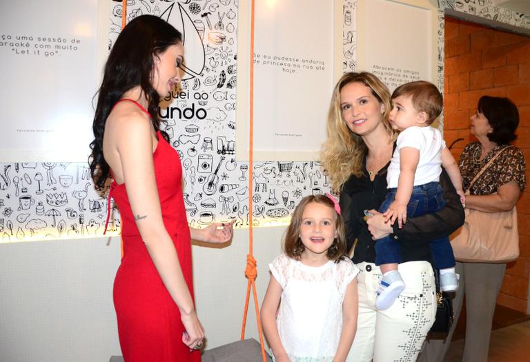 Fernanda Rodrigues leva a família para evento de decoração no Rio de Janeiro