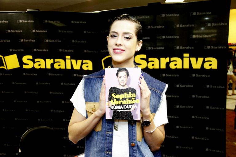 Sophia Abrahão lança a sua biografia no Rio de Janeiro
