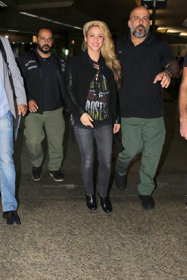 Shakira chega ao Brasil