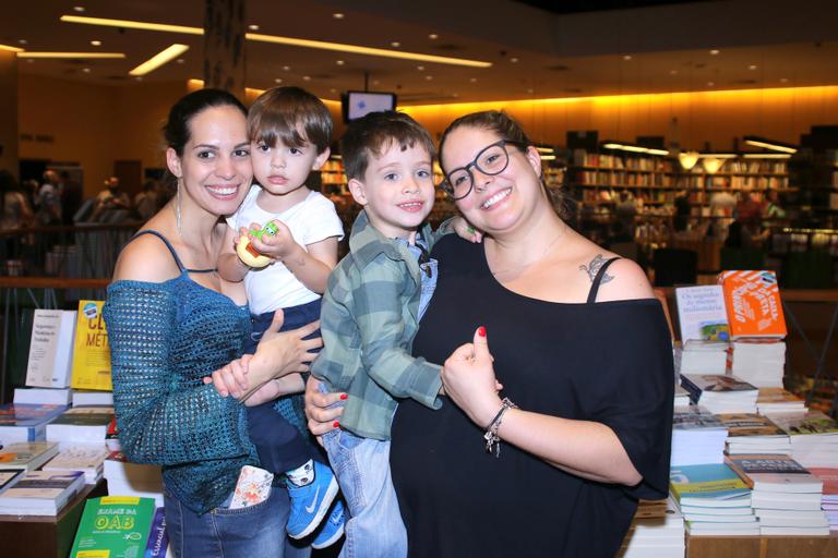 As netas de Silvio Santos Vivian e Ligia Abravanel com os herdeiros, Matheus e Miguel