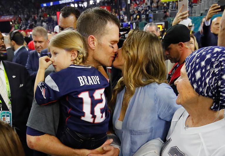 Gisele Bündchen celebra vitória de Tom Brady no Super Bowl