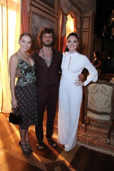 Leticia Colin, Chay Suede e Isabelle Drummond