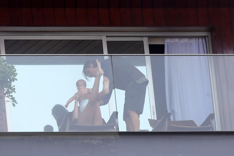 Candice Swanepoel curte o Rio de Janeiro ao lado da família