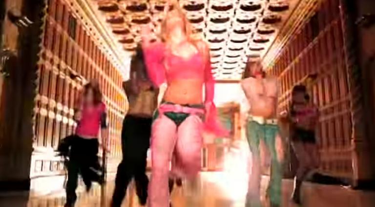 Looks icônicos de Britney Spears estão à venda na internet