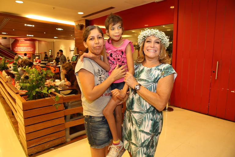 Susana Vieira participa de ação do bem no Rio 