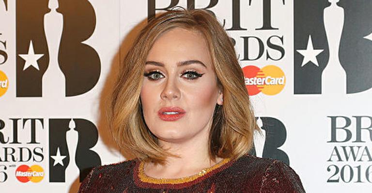 Confira 20 famosos que foram expulsos do colégio, como Adele