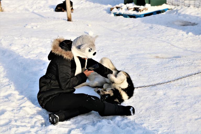 Amanda brincando com o rusk no Centro Invernal Siberianos Del Fuego 