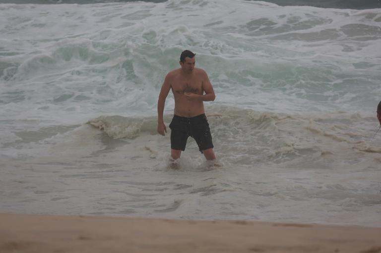 Asthon Kutcher na praia de ipanema