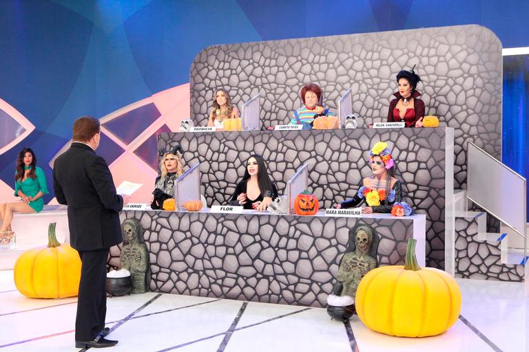 Silvio Santos exibe especial de Halloween com a turma do “Jogo dos Pontinhos”  