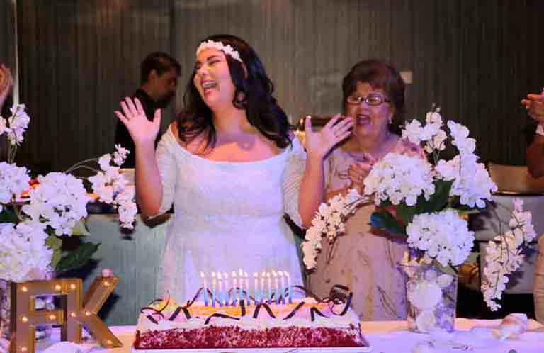 Fabiana Karla celebra seu aniversário de 42 anos