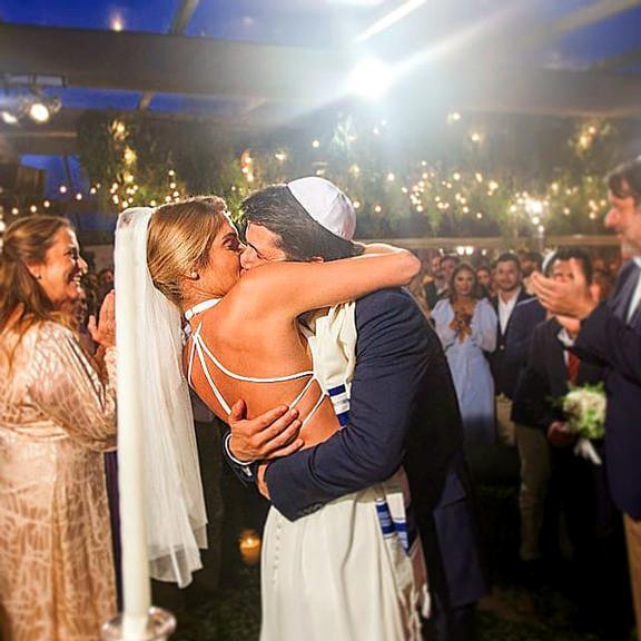 Bia Feres se casa em cerimônia encantadora em SC