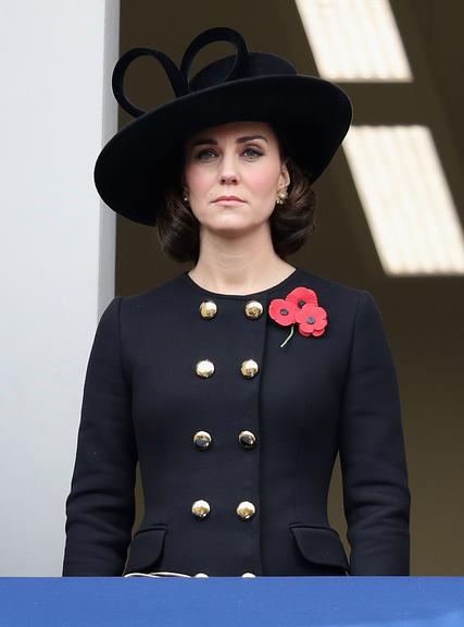 Kate Middleton adota corte chanel “fake” 