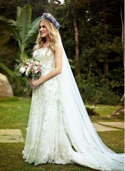 Fiorella Mattheis anuncia venda de vestido de casamento