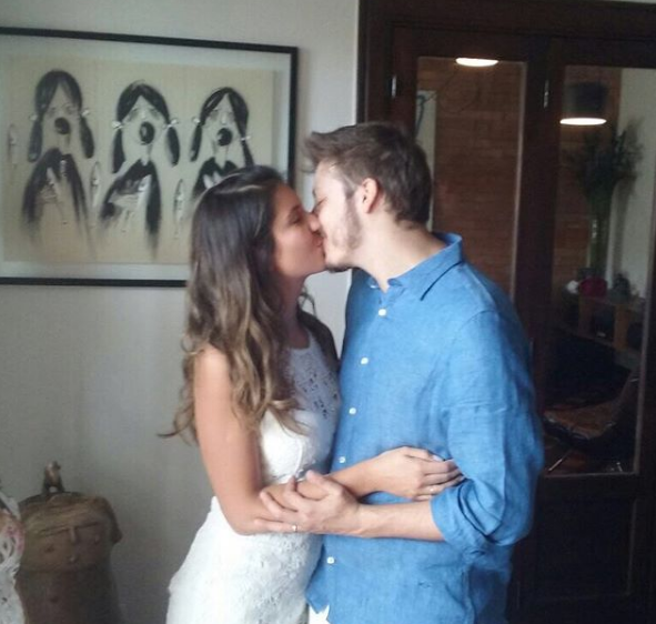 Fabio Porchat se casa no civil com Nataly Mega