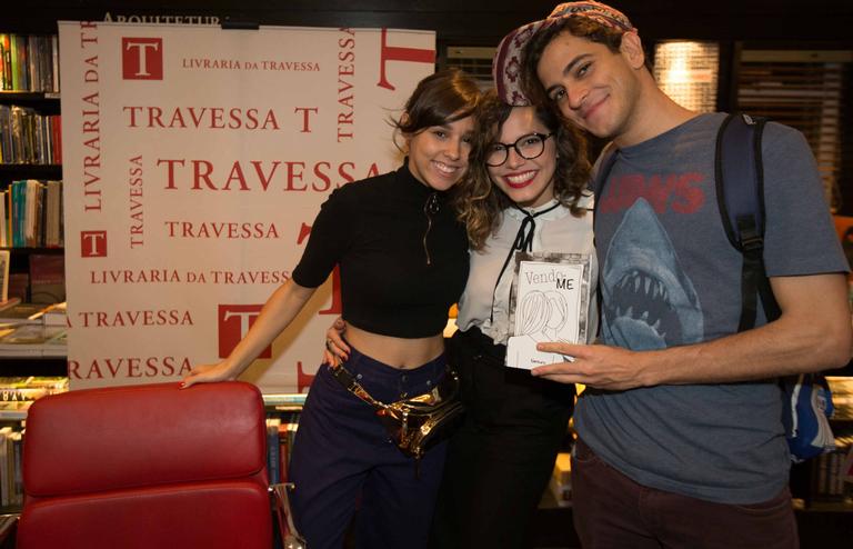 Lara Gay com o casal Thati Lopes e Victor Lamoglia