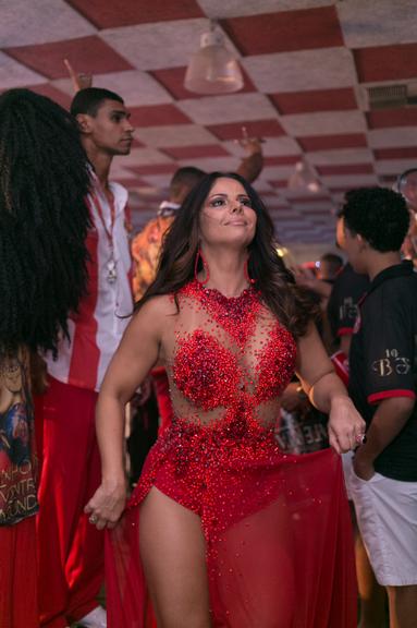 Viviane Araújo brilha em noite de samba no Rio