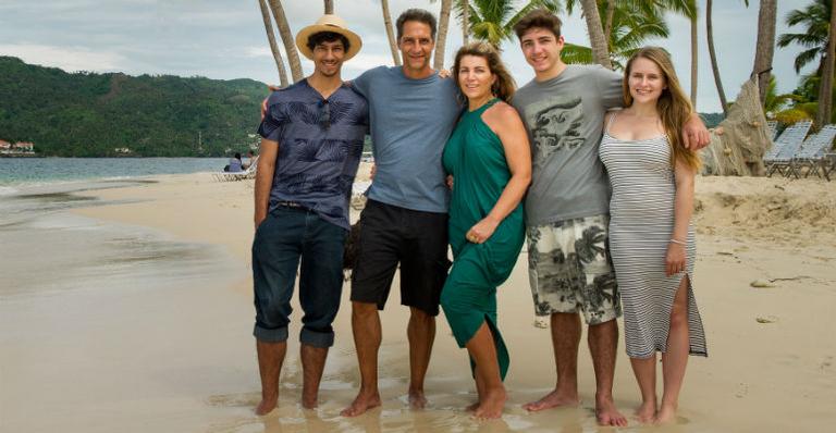 Luís Ernesto Lacombe com a mulher, Gisa, os filhos Pedro, à esq., e Bruno e a sobrinha Hanna, na paradisíaca República Dominicana