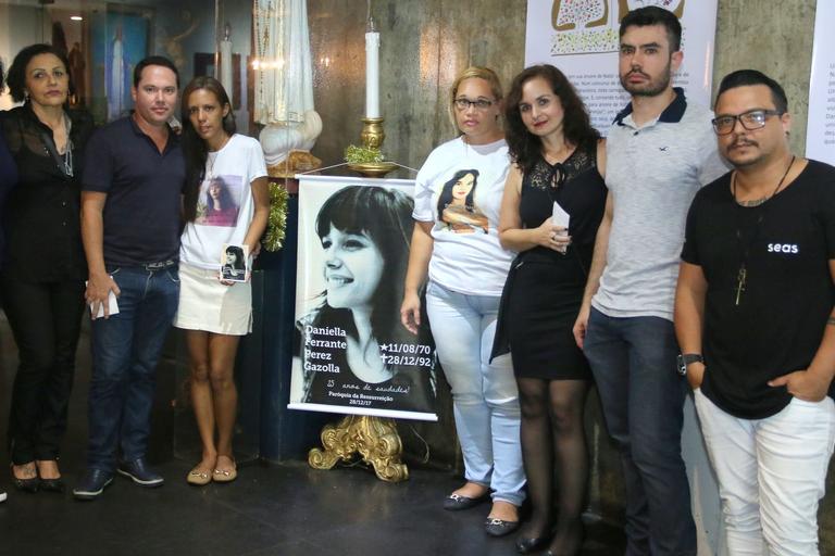 Glória Perez celebra missa em memória de sua filha, Daniella Perez