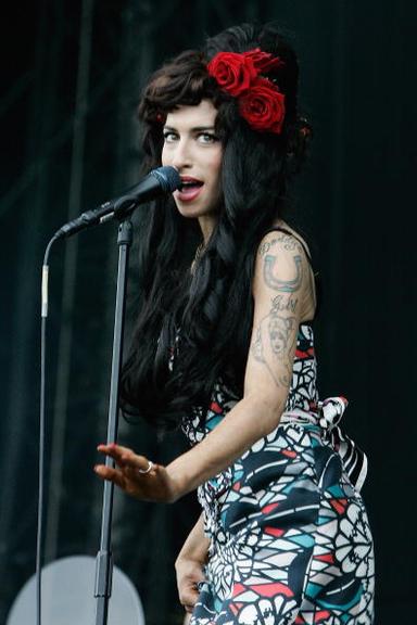 Pai de Amy Winehouse afirma ver o fantasma da filha