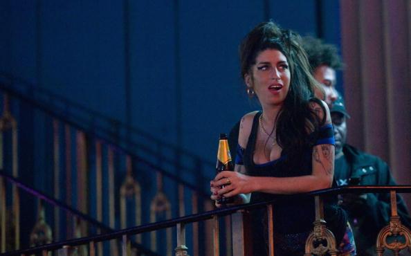Pai de Amy Winehouse afirma ver o fantasma da filha
