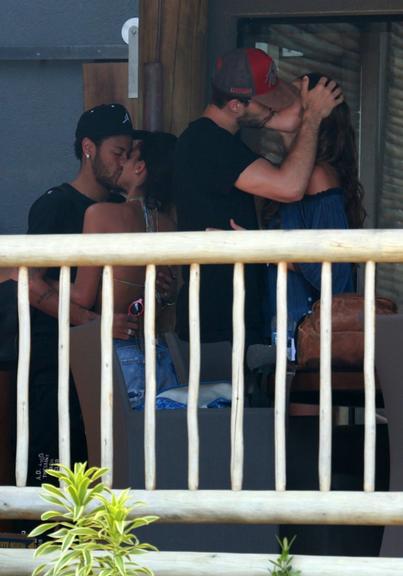 Neymar e Bruna Marquezine se despedem aos beijos em Noronha