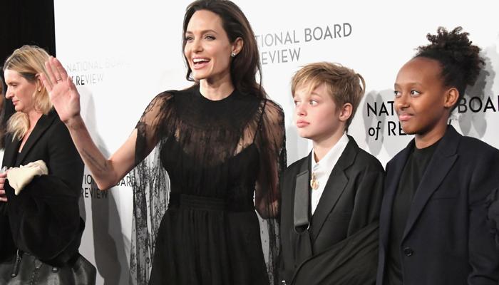 Filhas de Angelina Jolie vão a baile de gala em NY