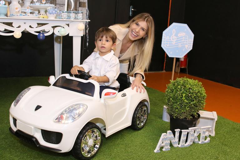 Juliana D’Agostini comemora os dois anos de André