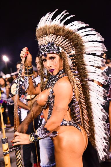 Veja os looks ousados do Carnaval