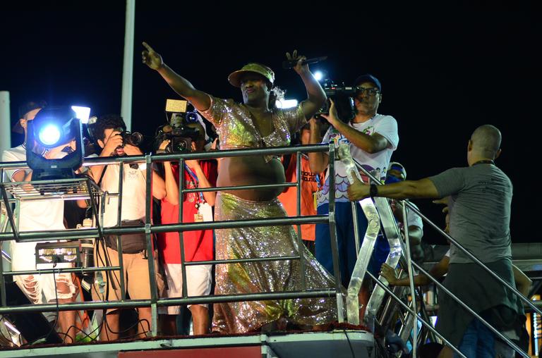 Márcio Victor, do Psirico, se veste de Ivete Sangalo no carnaval