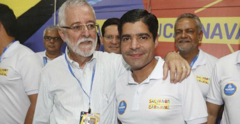Prefeito de Salvador faz coletiva para homenagear o jornalista Cláudio Nogueira
