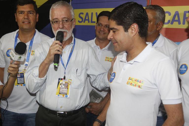 Prefeito de Salvador faz coletiva para homenagear o jornalista Cláudio Nogueira